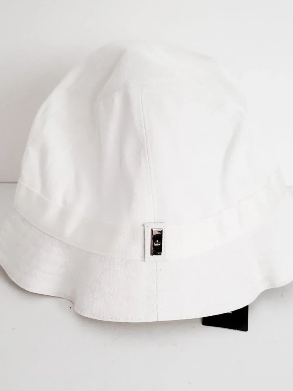 Gucci White GG Bucket Hat Vintage NWT Canvas Gold Hardware